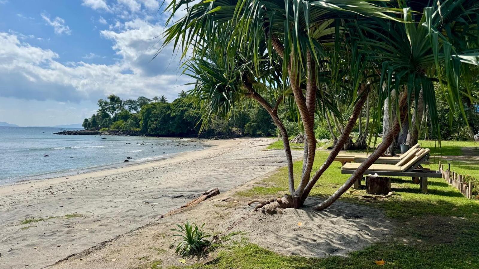 Sunset Beach Resort Weh Sabang  Exteriör bild